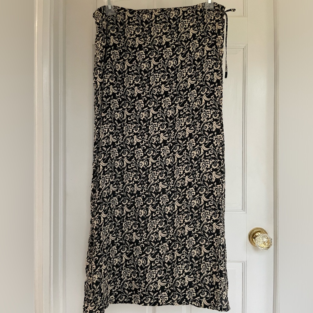 Gorgeous, black and creamy tan wrap skirt size 16 by Hennes